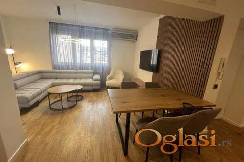 Izdajemo renoviran 2.5 stan kod Hrama, Vračar 64m2